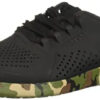 Crocs Women's Literide Pacer Sneakers, Basket Femme, Noir Camouflage, 35 EU