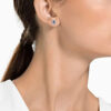Swarovski Boucles d’oreilles carrées Angelic Square, cristaux brillants et métal rhodié, bleu 13 Swarovski Boucles d'oreilles carrées Angelic Square, cristaux brillants et métal rhodié, bleu