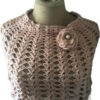 cape chauffe épaule au crochet rose fait main et sa broche rose
