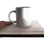 Table de canapé pour le accoudoir moulante en bois en plusieurs couleurs comme blanc Petites tables modulables au dessus plateau lit étroit et rabattable Enveloppes minces Serveur de plateaux 38