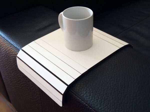 Table de canapé pour le accoudoir moulante en bois en plusieurs couleurs comme blanc Petites tables modulables au dessus plateau lit étroit et rabattable Enveloppes minces Serveur de plateaux