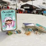 Boîte à médailles de ski personnalisée fille modèle TESSA – Rangement médailles ESF ESI récompenses vacances ski 18 Boîte à médailles de ski personnalisée fille modèle TESSA – Rangement médailles ESF ESI récompenses vacances ski 18