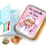 Boîte à médailles de ski personnalisée fille modèle TESSA – Rangement médailles ESF ESI récompenses vacances ski 16 Boîte à médailles de ski personnalisée fille modèle TESSA – Rangement médailles ESF ESI récompenses vacances ski 16