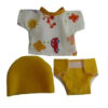 Brassière poupon 30 cm avec sa couche et son bonnet jaune